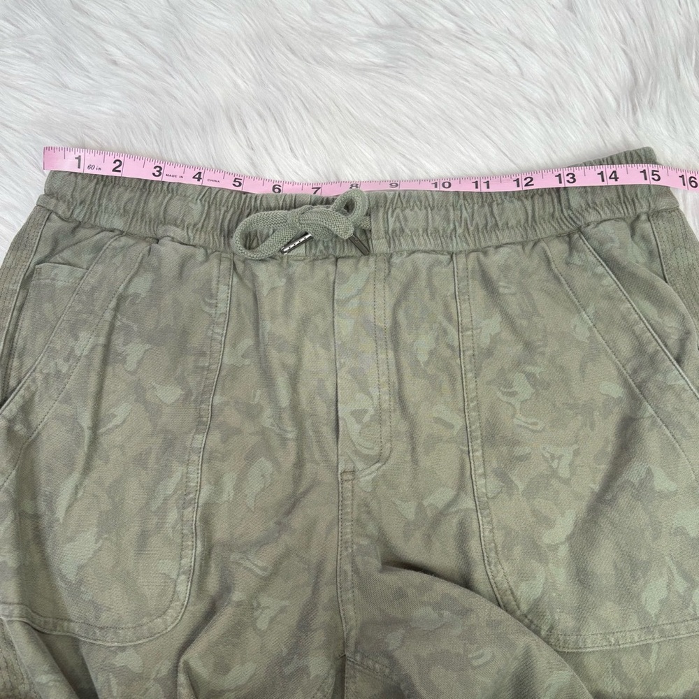 Athleta Printed Farallon Jogger Size 12 Olive Army Green Camo Print Pull On Pant - Picture 14 of 16
